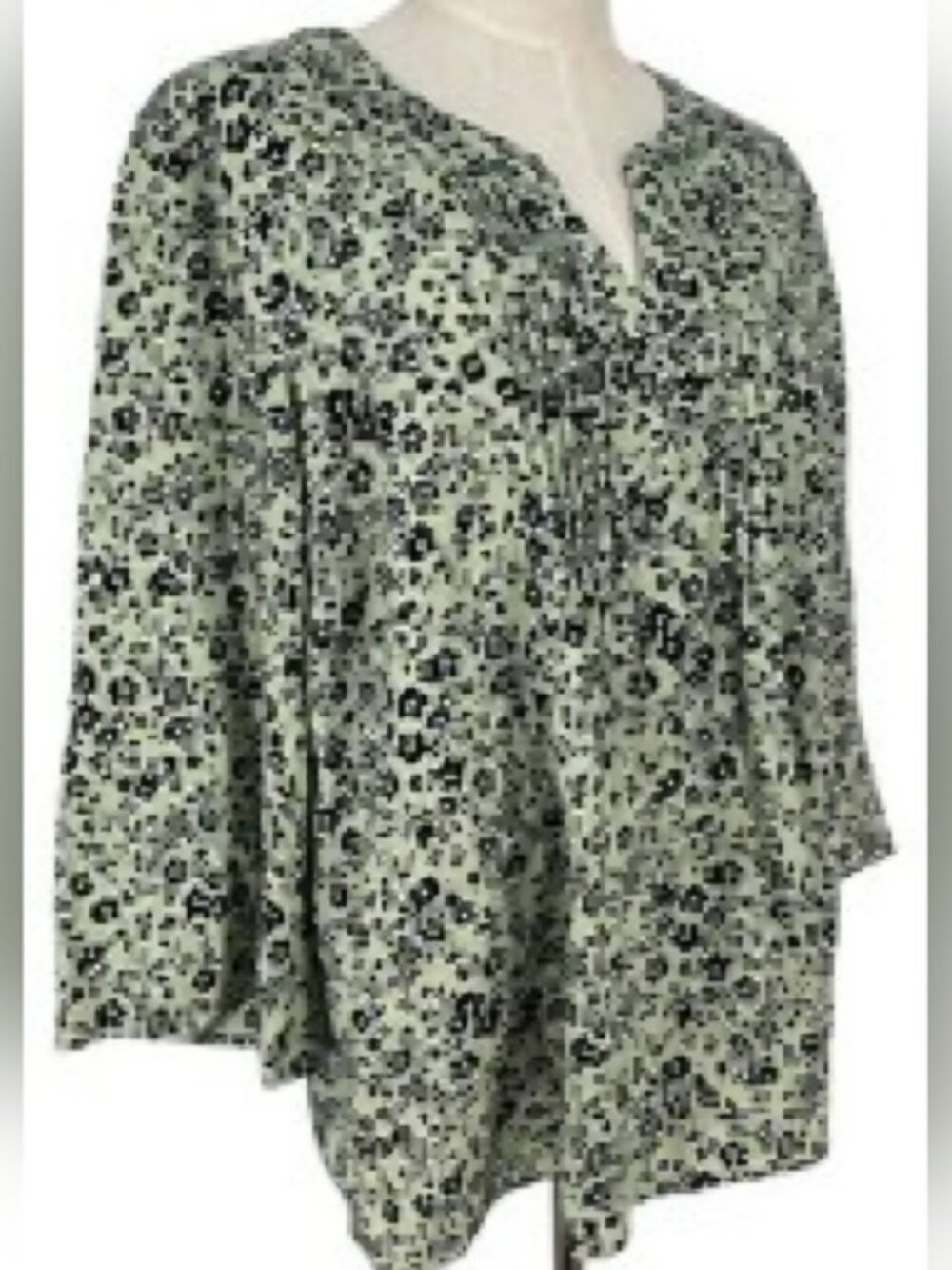 J. Jill Love Linen Blue Floral Green Peasant Top 3/4 Sleeve V-Neck Pintuck Pleat